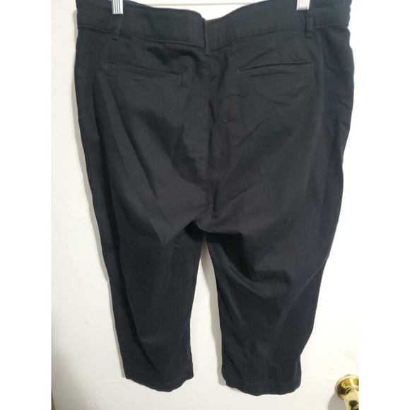 St Johns Bay Capri Pants Womens 14 Mid Rise Secretly Slender Capri in Black - Picture 3 of 4